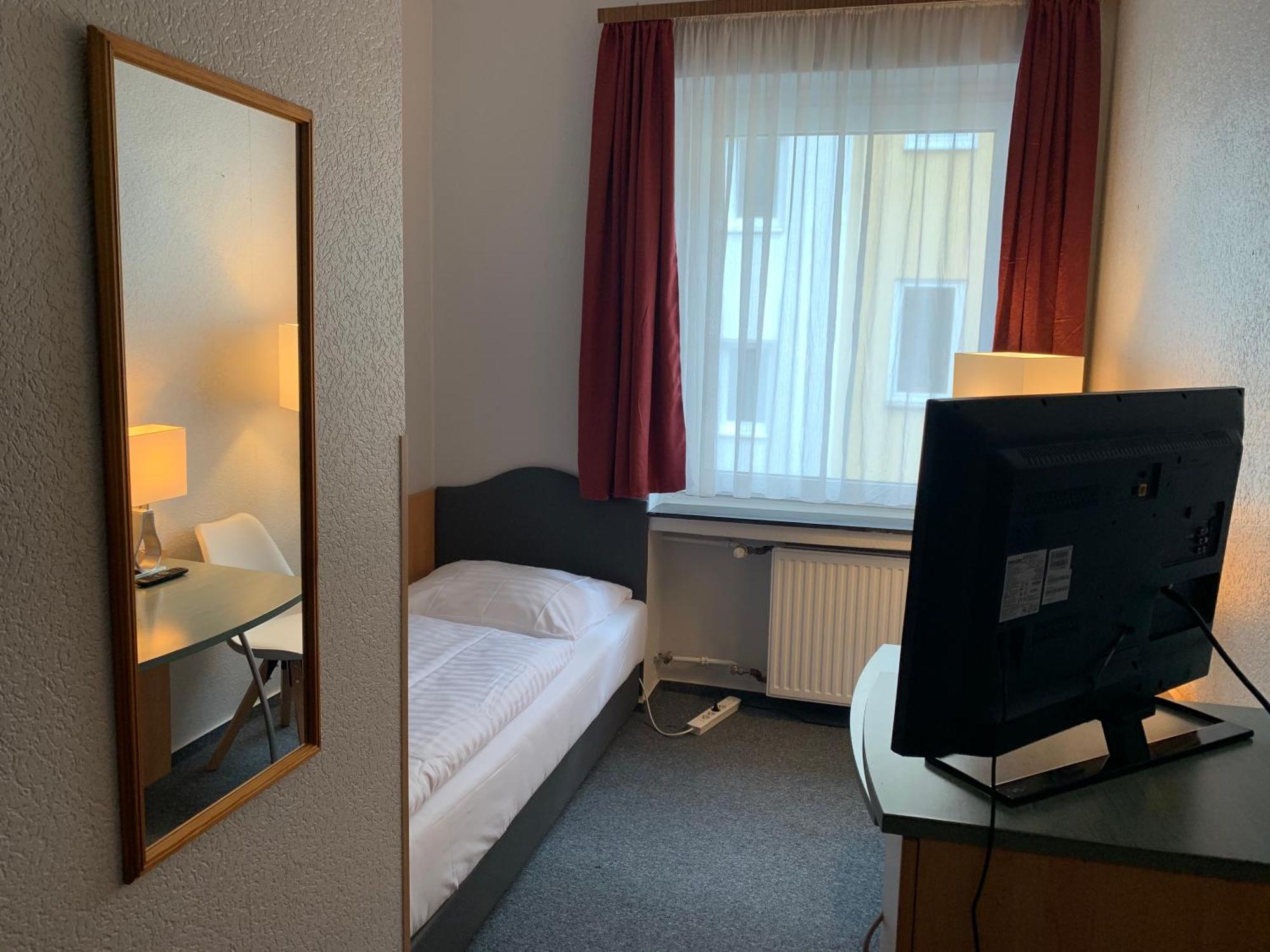 Single Room,1211865250:JPEG